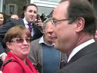 François Hollande fait la tournée des bureaux de vote de Tulle