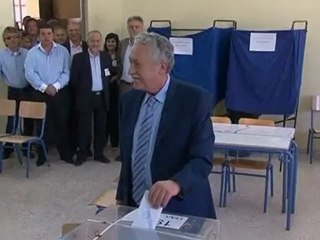 Greece's anti-bailout parties hopeful in poll