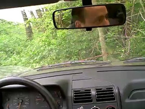 Sortie de route rallye touristique en 205 gti 1.9l