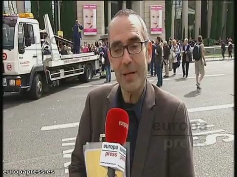 Treinta autobuses clásicos circulan por Barcelona