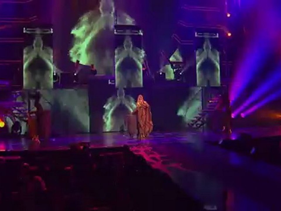 Britney Spears  -  Don't Let Me Be The Last To Know and Boys    (live)