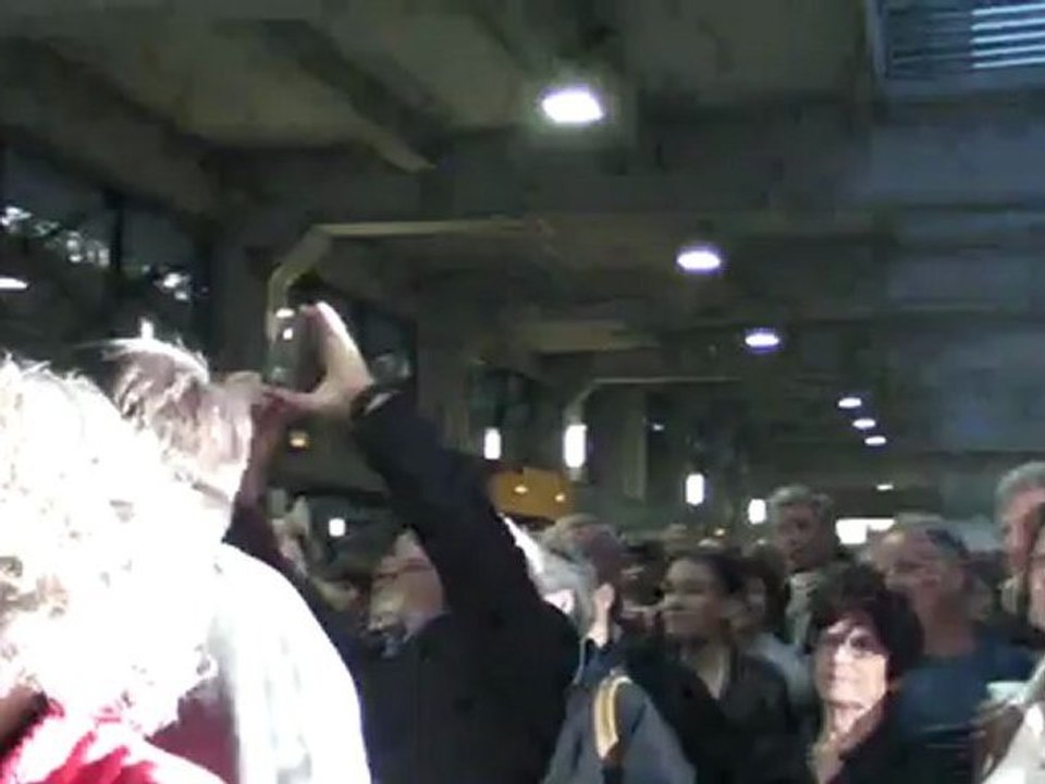 Politique - Jean-François Debat devant les Burgiens après victoire François Hollande à la présidentielle