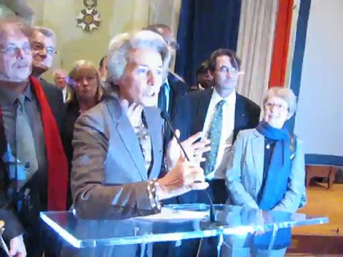 Caroline Cayeux se trompe de feuille