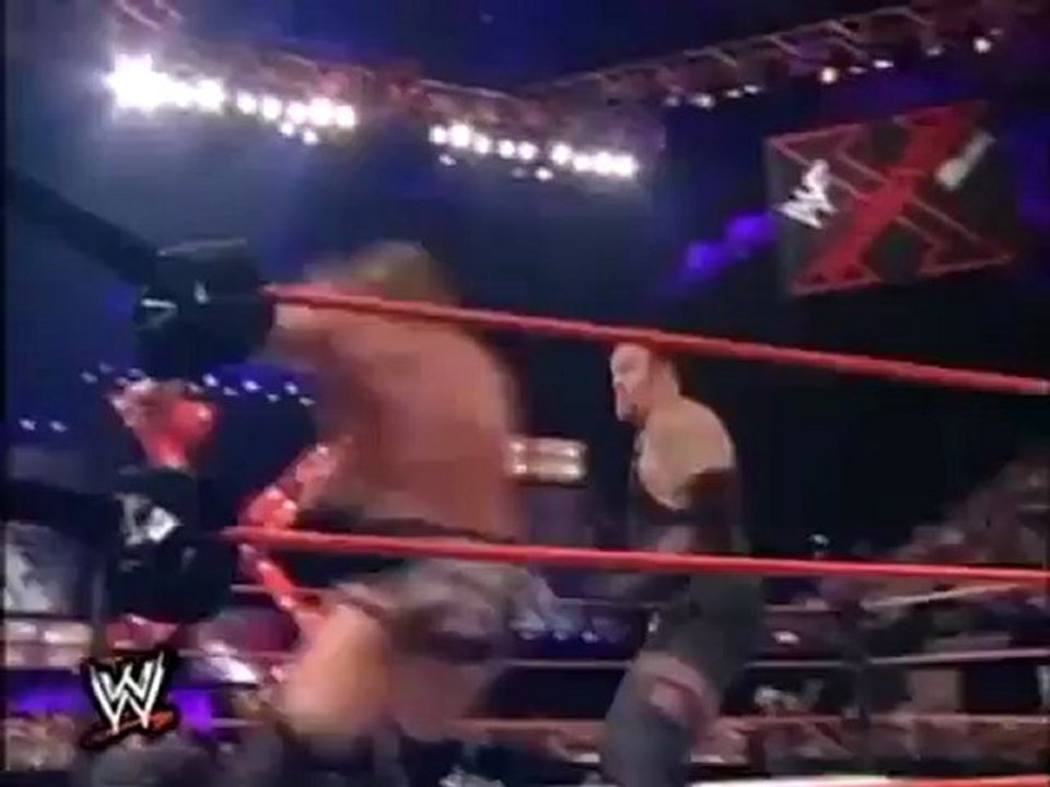 WWE-Event - Triple H Vs Undertaker ( Insurrextion 2002 )