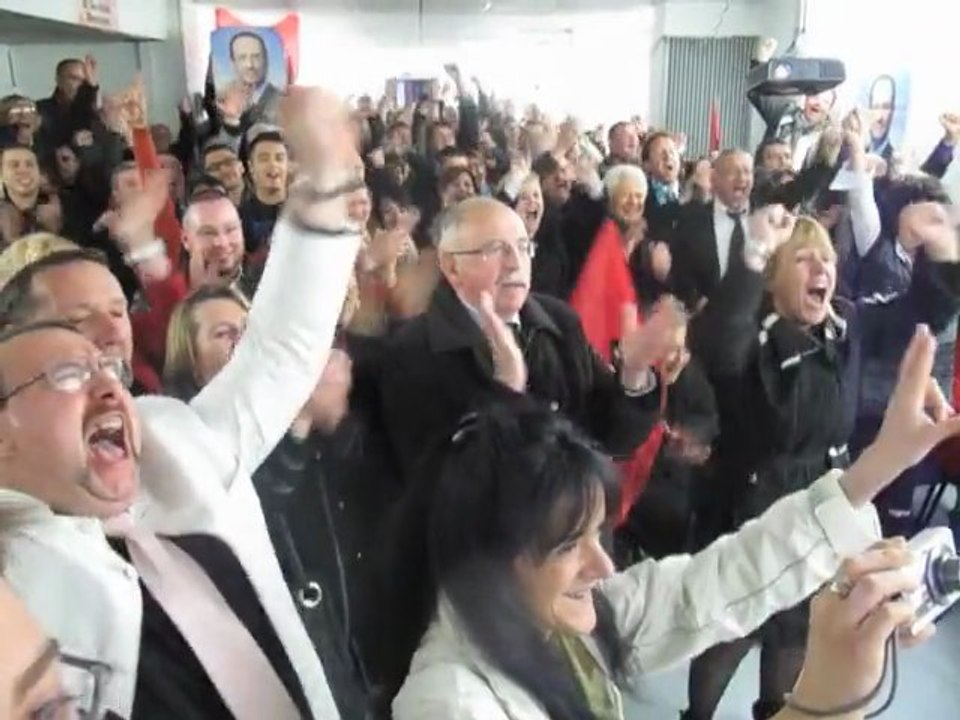 Présidentielles 2012 : La joie des socialistes à Denain après la victoire de François Hollande