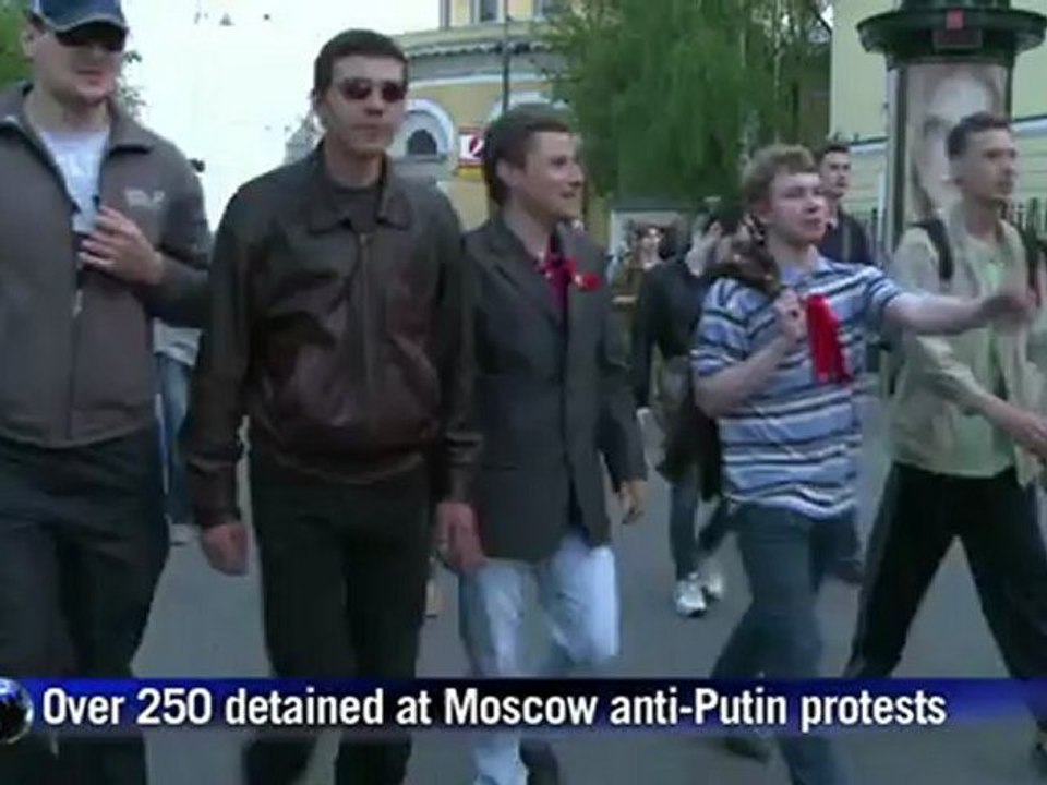 Police, protesters clash on eve of Putin return