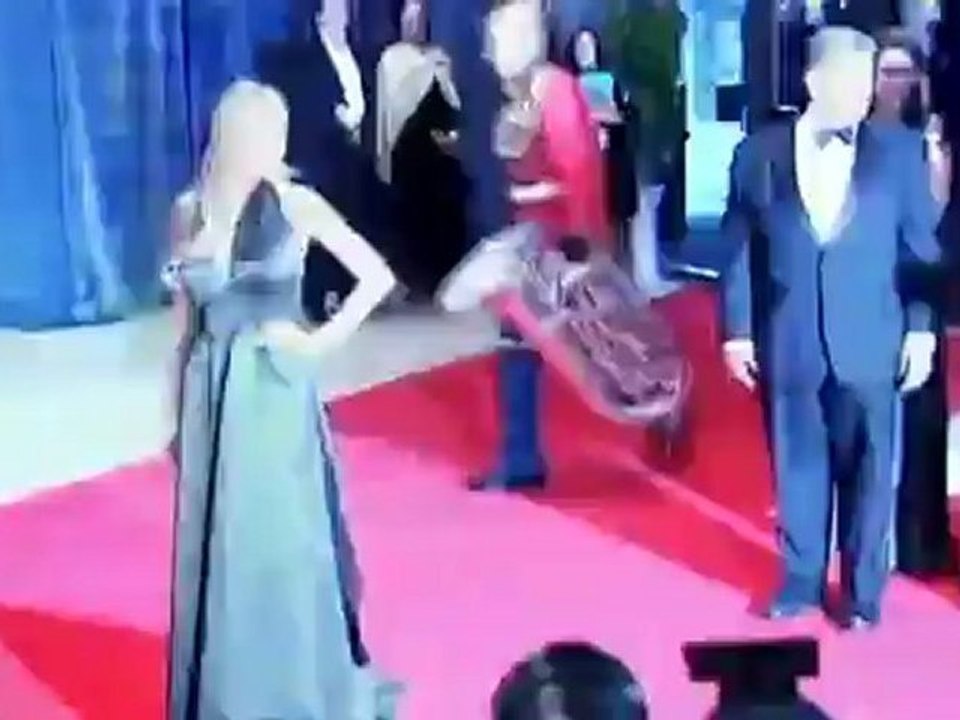 "The Avengers" breaks a record, Lohan off the hook