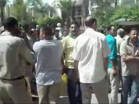 وقفه احتجاجيه لامناء الشرطة بالمنيا للمطالبه بتحسين اوضاعهم الماليه