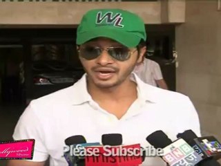 Shreyas Talpade Gives His Handprint.mp4