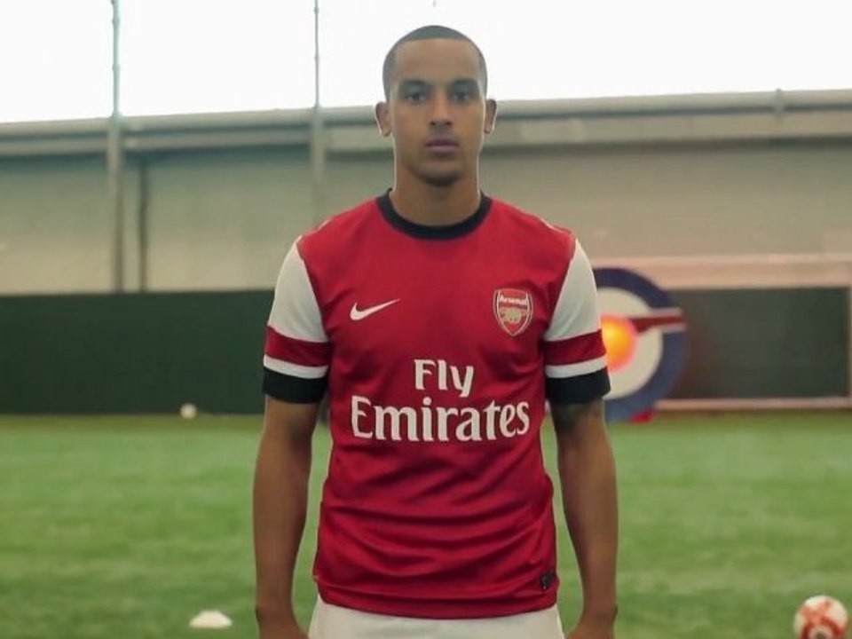 Arsenal présente son nouveau maillot domicile
