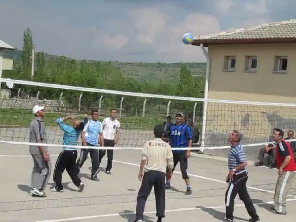 Yalıhüyük'te Voleybol turnuvası başladı