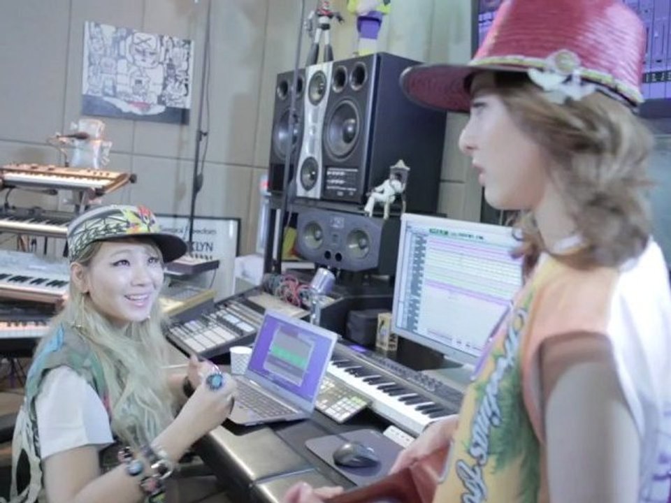 2NE1 and Ultrabook™ Make Thumb Noise