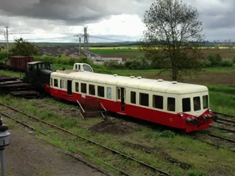 Sortie et mise à quai de l'autorail Picasso X3837