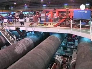 Putin sworn in as Russian growth falters