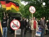 Bonn: scontri fra neonazisti e salafiti