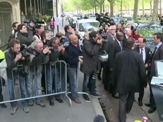 Journée de transition pour Hollande, l'UMP veut rester unie