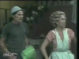 CHAVES - Florinda dá um tapa na cara de Seu Madruga