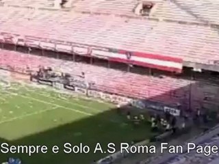 Lotito in fuga per evitare il gavettone ma cade!