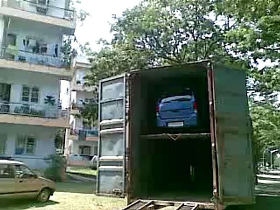 CAR LOADING IN CONTAINER BY C L S PACKERS & MOVERS JAMSHEDPUR 9835117420