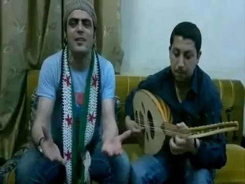 فري برس ادلب فنان الثورة في معرة النعمان مقطع رااائع لحمص 6 5 2012 Idlib