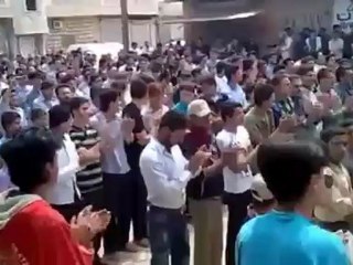 Video herunterladen: فري برس إدلب معرة حرمة  مظاهرة الاحد لنصرة المدن المنكوبة 6 5 2012 Idlib