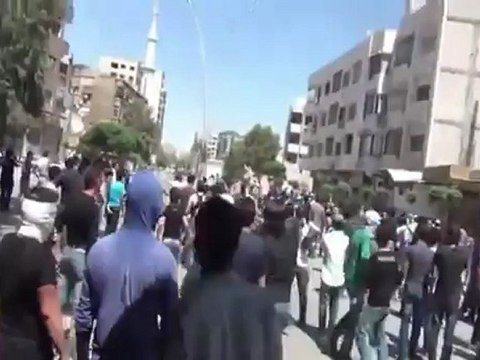 فري برس دمشق كفرسوسة مواجهات في الساحة بعد التشييع 5 5 2012 Damascus