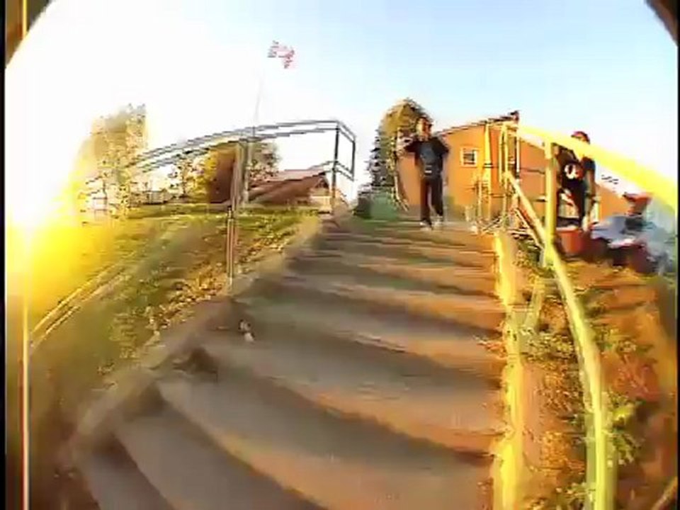 Skateur renversé par une voiture