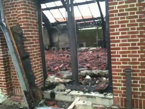 Hénin sur cojeul la salle des fêtes ravagée par un incendie