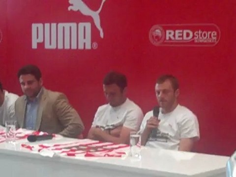 RedPlanet.gr: Παρουσίαση της συλλεκτικής φανέλας 2012 - Τοροσίδης - Παπαδόπουλος - Μιραλάς (3)