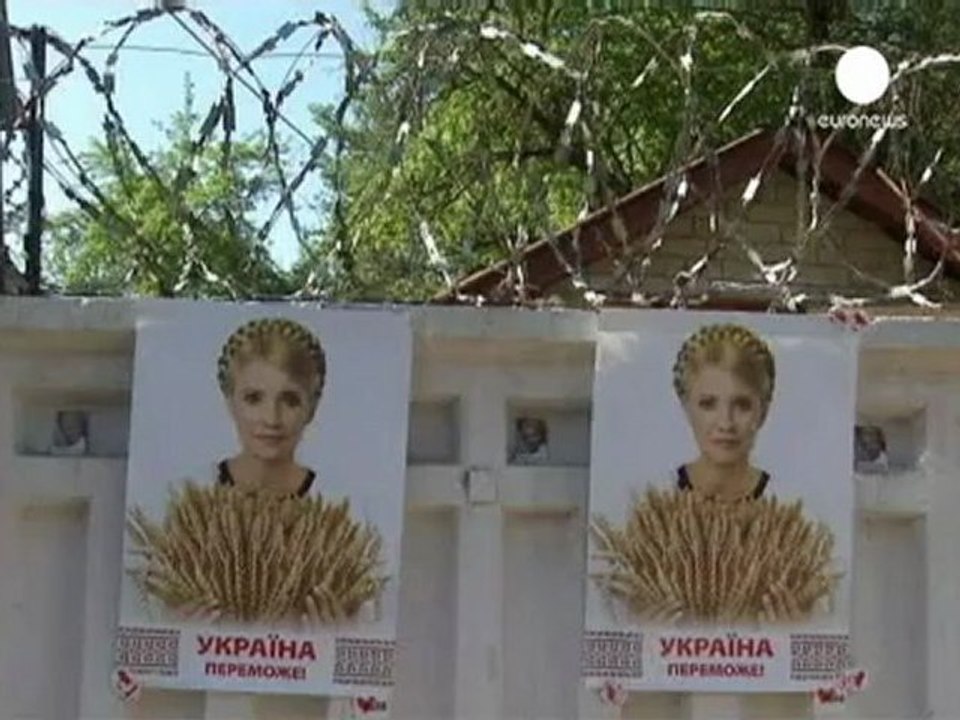 Tymoshenko stays in jail and consults lawyers