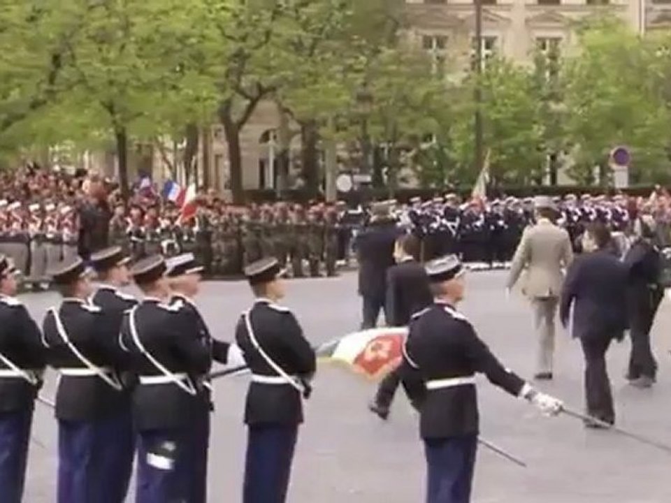 Sarkozy and Hollande Stand Side-by-Side on Victory Day Despite Sunday's Election