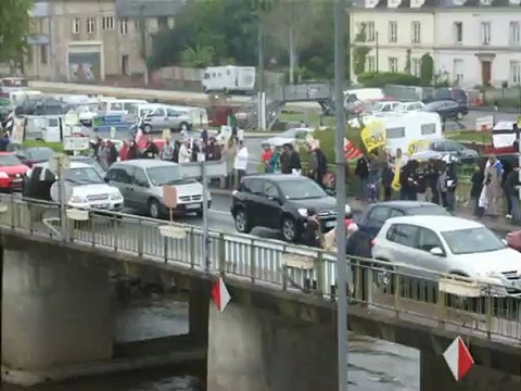 Chaine humaine pour la Réunification