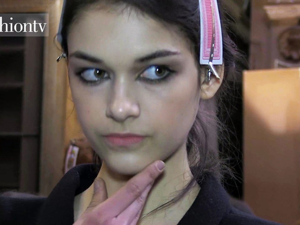 Hair & Makeup at Veronique Leroy, PFW Fall 2012 | FashionTV