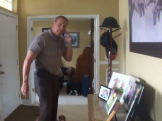 Un militaire fait une surprise à son beau-père