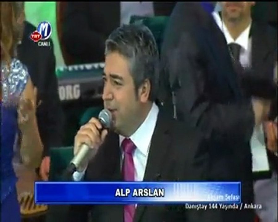 Alp Arslan ~ Söyleme Bilmesinler Bu Aşkın Bittiğini