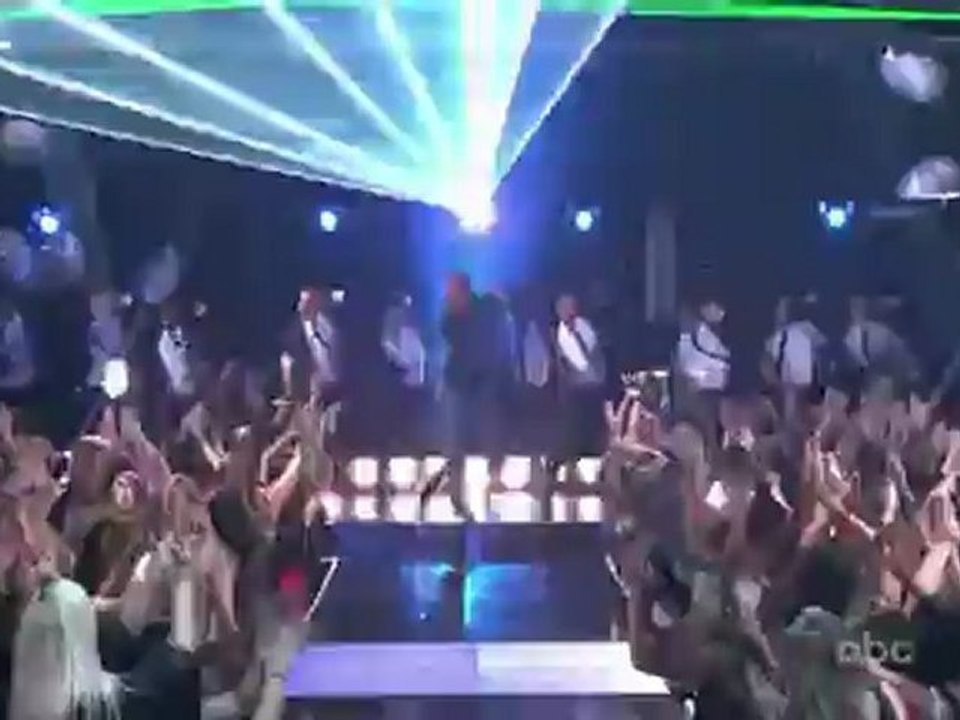 Chris Brown - 'Turn Up the Music'