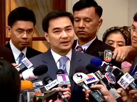 รายการข่าว Voice News ประจำวันที่ 9 พฤษภาคม 2555 (12.00น.) : พระโคกินหญ้าน้ำท่าบริบูรณ์