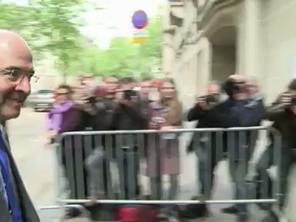 8-mai: Trierweiler a trouvé Hollande "parfait dans le rôle"