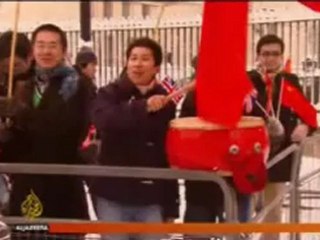 Protester throws shoe at Chinese PM - Feb 3