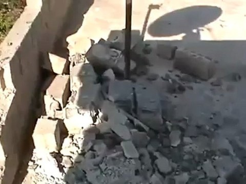 فري برس ادلب الدمار الذي خلفه القصف المدفعي على ناحية التمانعة 8 5 2012 Idlib