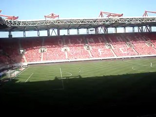 RedPlanet.gr - Η φιέστα του Θρύλου