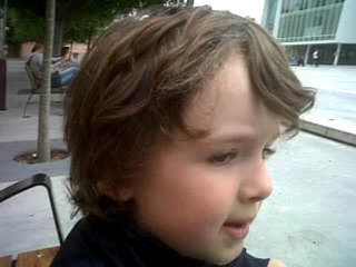 Camille qui fait de la trottinette mai 2012