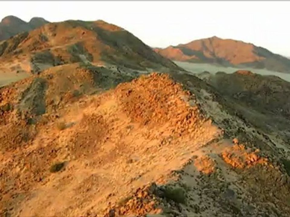 Azel et Isabelle ont survolé le désert en montgolfière.