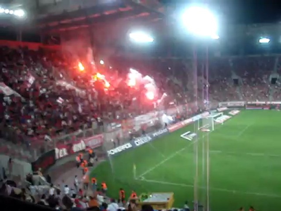 Το "κύμα" των φίλων του Ολυμπιακού στη φιέστα