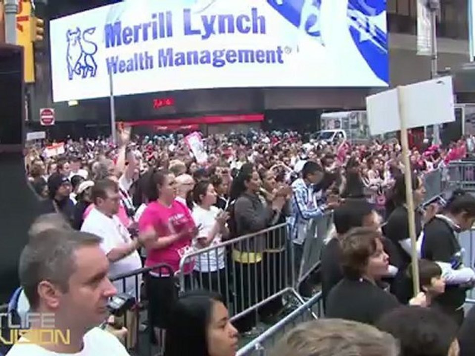 Late Night Host Jimmy Fallon & Actress Emma Stone run for a cause in New York city