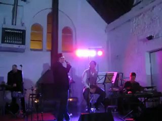 En haut de l'affiche  ( Aznavour )