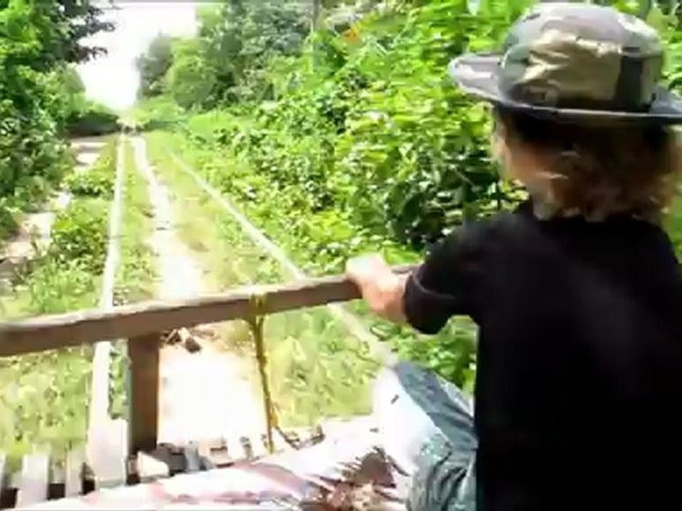 Cambodge, le bambou train