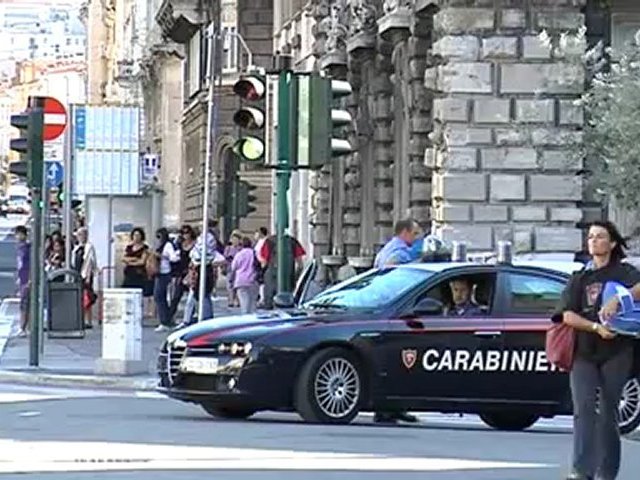 Video rapina un passante arrestato