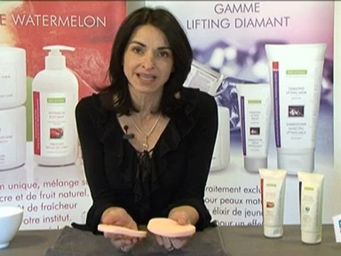 Beauté mode : Soin du visage : appliquer un gommage