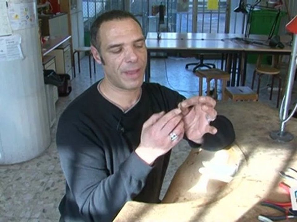 Sports Loisirs : Création de bijoux : une boucle d'oreille simple